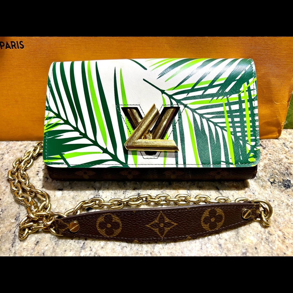 LOUIS VUITTON PALM TWIST MONOGRAM WALLET ON CHAIN